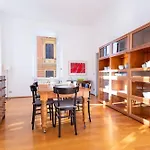 Elegantis Windows On Trastevere Rom