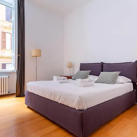 Elegantis Windows On Trastevere Rome