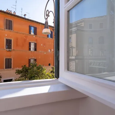 Elegantis Windows On Trastevere Rome