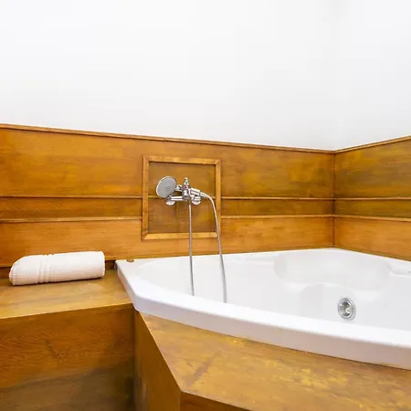 Elegantis Windows On Trastevere Rome