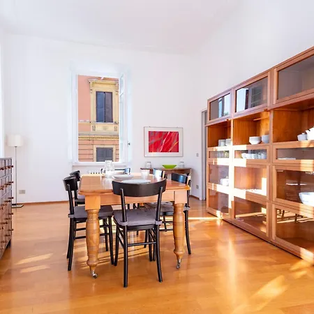 Elegantis Windows On Trastevere Rome