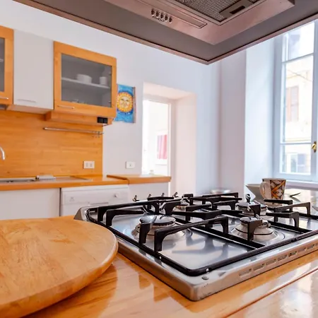 Elegantis Windows On Trastevere