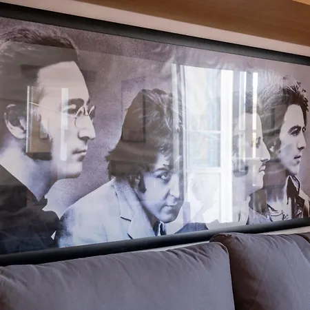 Elegantis Windows On Trastevere Rome